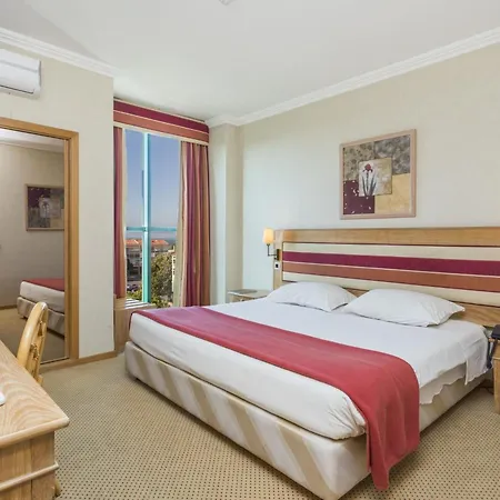 Riviera Carcavelos (Lisbon)