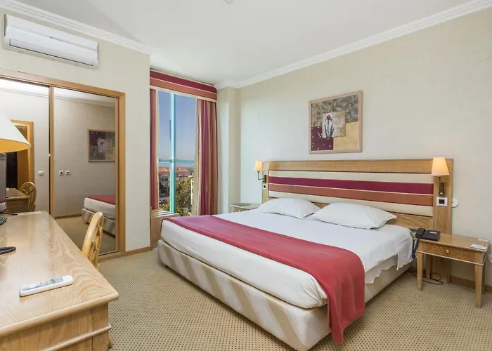 Riviera Carcavelos (Lisbon)